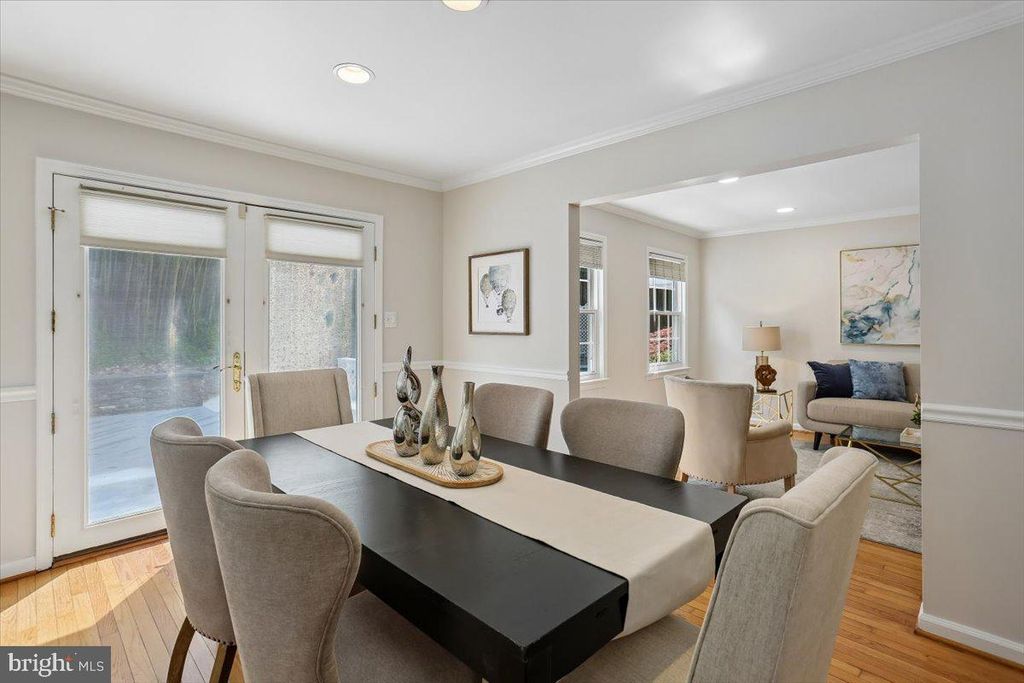 Image 10 of property listing at 11427 BEDFORDSHIRE AVE, Potomac, MD 20854
