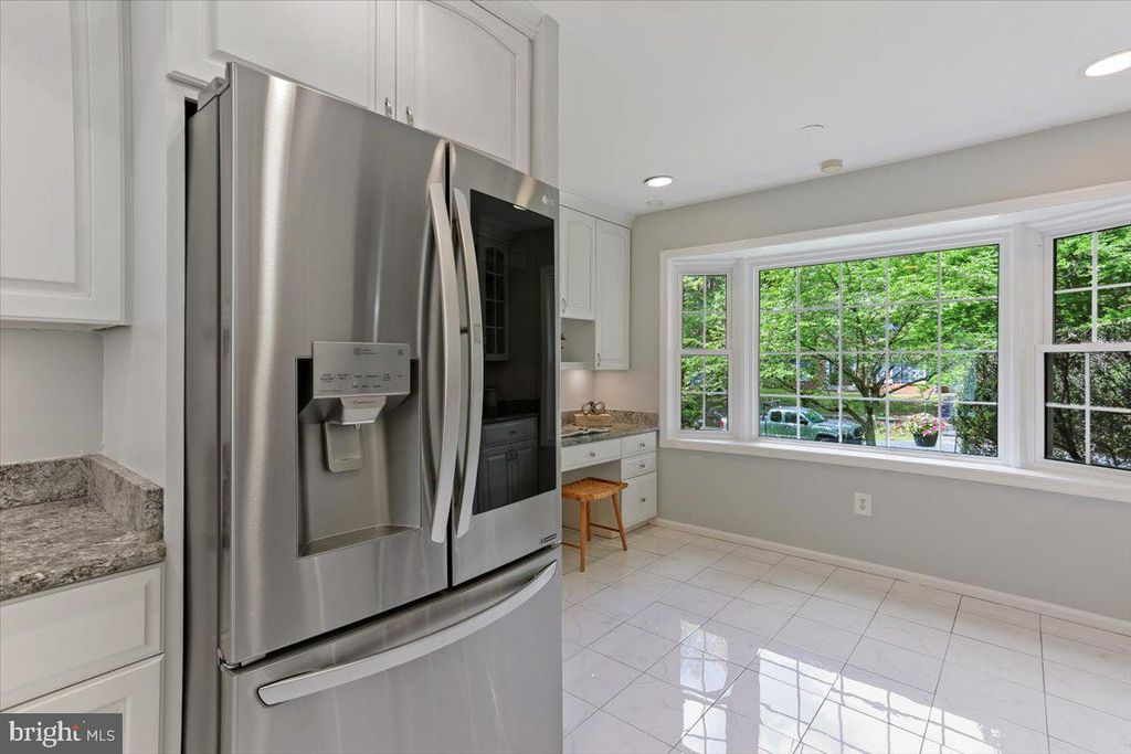 Image 18 of property listing at 11427 BEDFORDSHIRE AVE, Potomac, MD 20854
