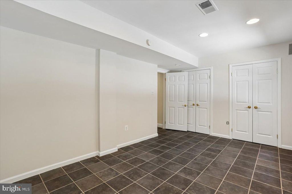 Image 26 of property listing at 11427 BEDFORDSHIRE AVE, Potomac, MD 20854
