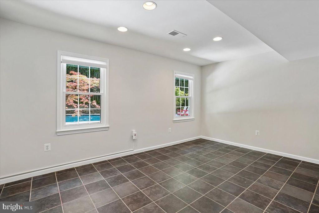 Image 27 of property listing at 11427 BEDFORDSHIRE AVE, Potomac, MD 20854
