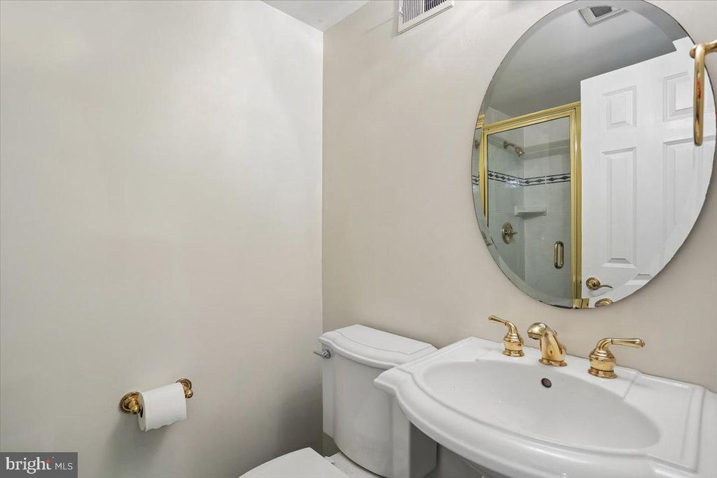 Image 28 of property listing at 11427 BEDFORDSHIRE AVE, Potomac, MD 20854