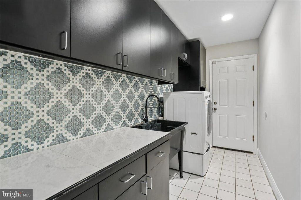 Image 31 of property listing at 11427 BEDFORDSHIRE AVE, Potomac, MD 20854