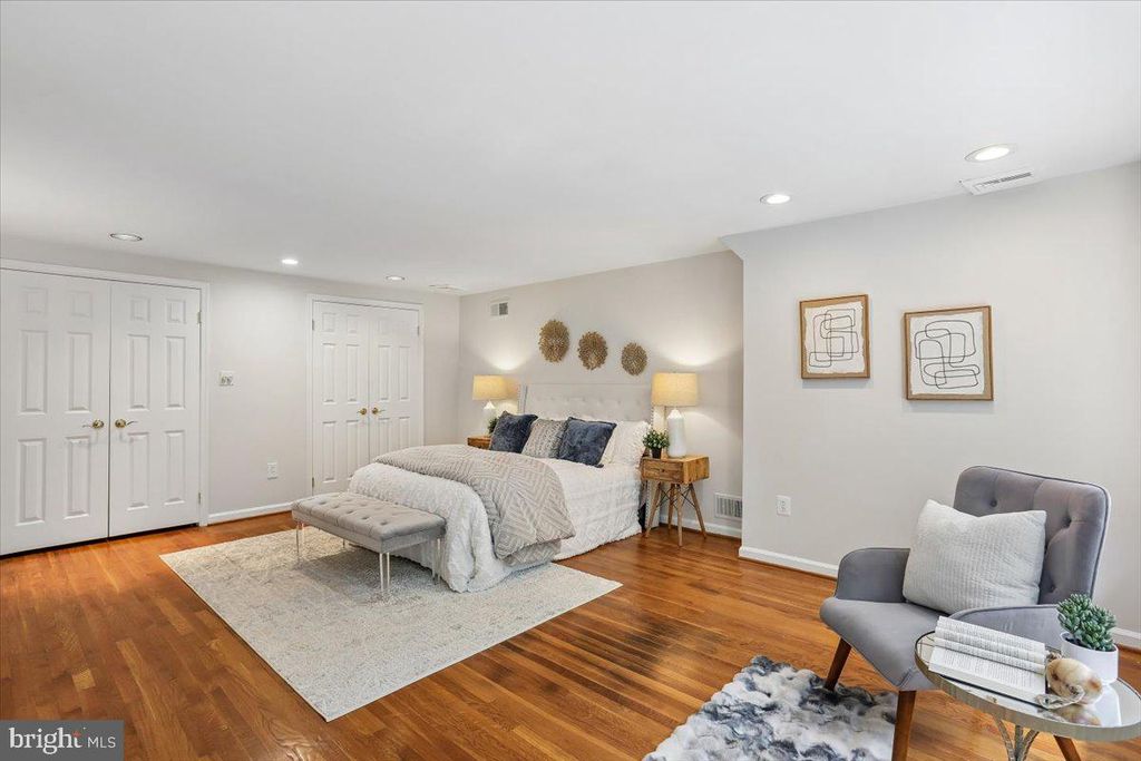 Image 33 of property listing at 11427 BEDFORDSHIRE AVE, Potomac, MD 20854