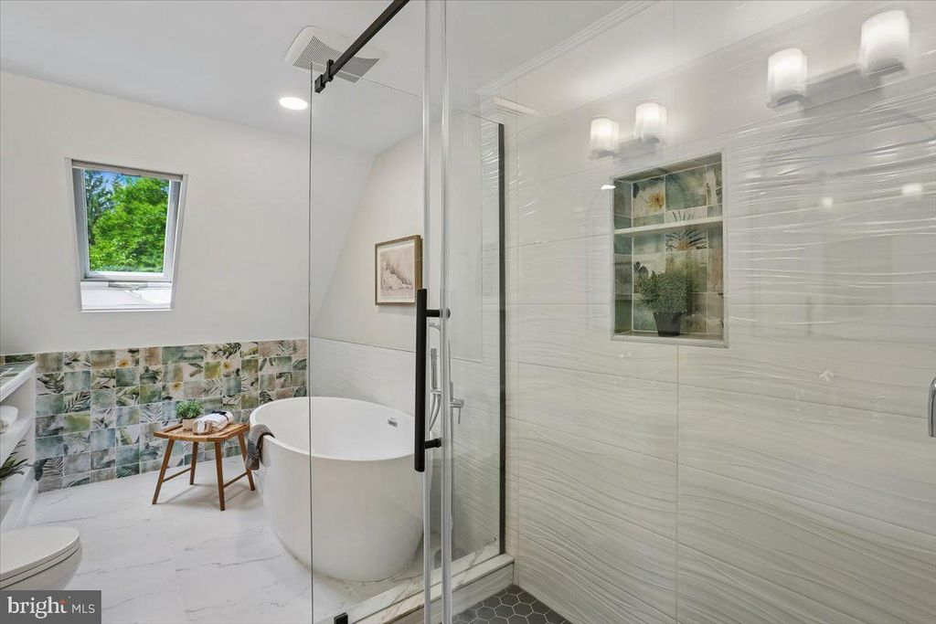 Image 36 of property listing at 11427 BEDFORDSHIRE AVE, Potomac, MD 20854