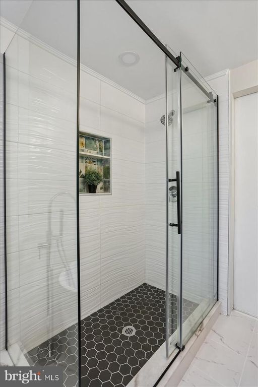 Image 38 of property listing at 11427 BEDFORDSHIRE AVE, Potomac, MD 20854