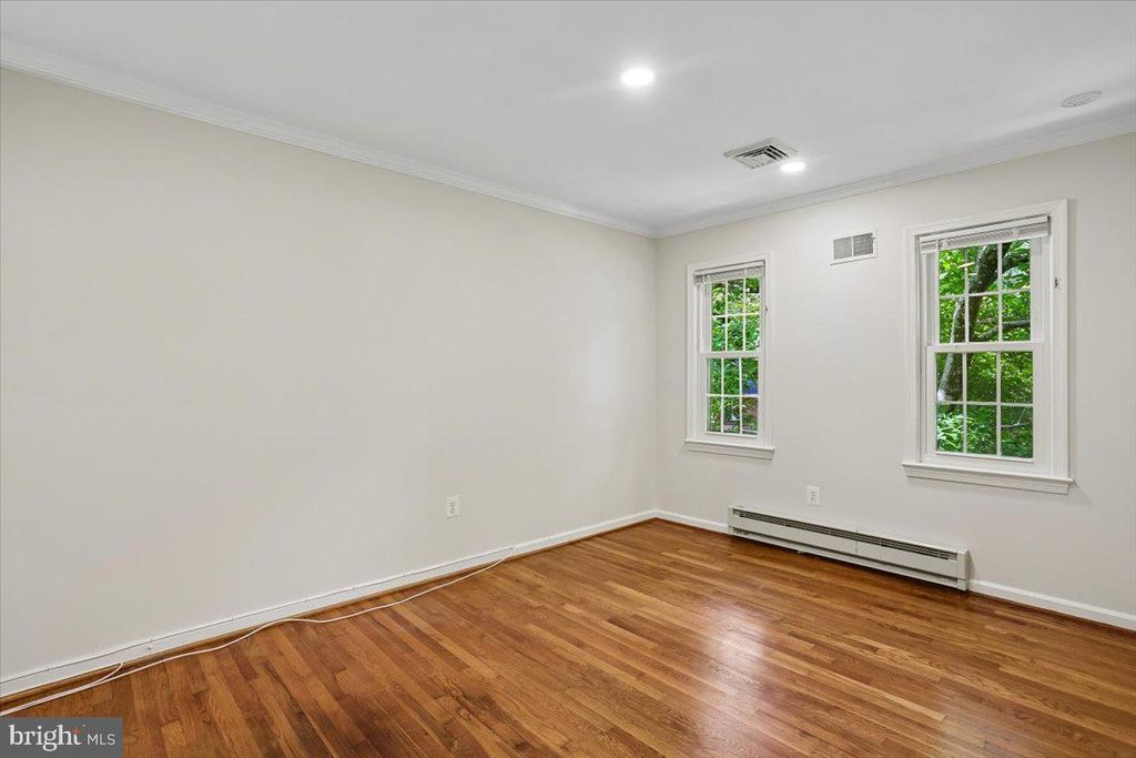 Image 51 of property listing at 11427 BEDFORDSHIRE AVE, Potomac, MD 20854