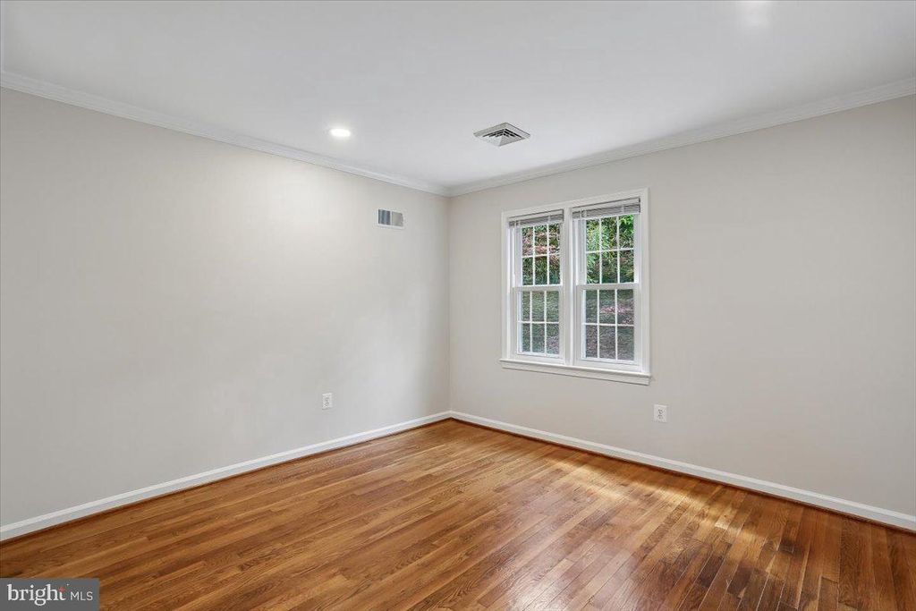 Image 53 of property listing at 11427 BEDFORDSHIRE AVE, Potomac, MD 20854