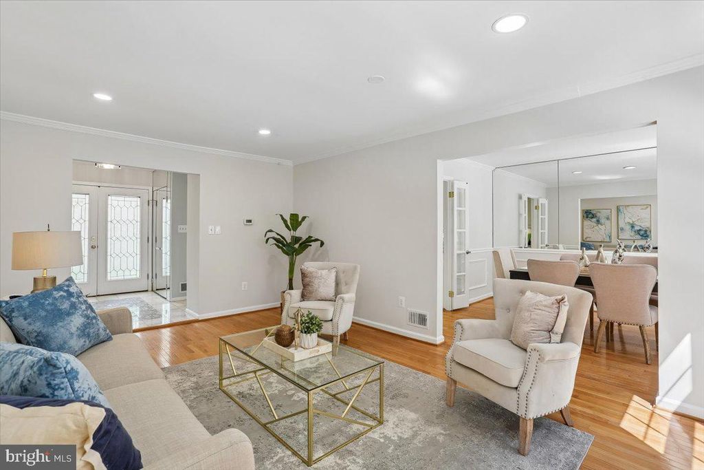 Image 6 of property listing at 11427 BEDFORDSHIRE AVE, Potomac, MD 20854