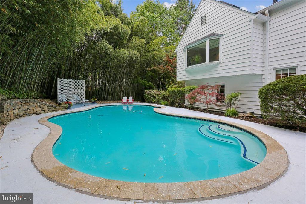 Image 70 of property listing at 11427 BEDFORDSHIRE AVE, Potomac, MD 20854
