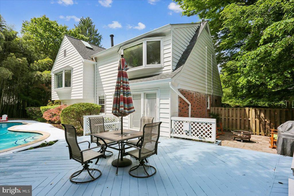 Image 73 of property listing at 11427 BEDFORDSHIRE AVE, Potomac, MD 20854