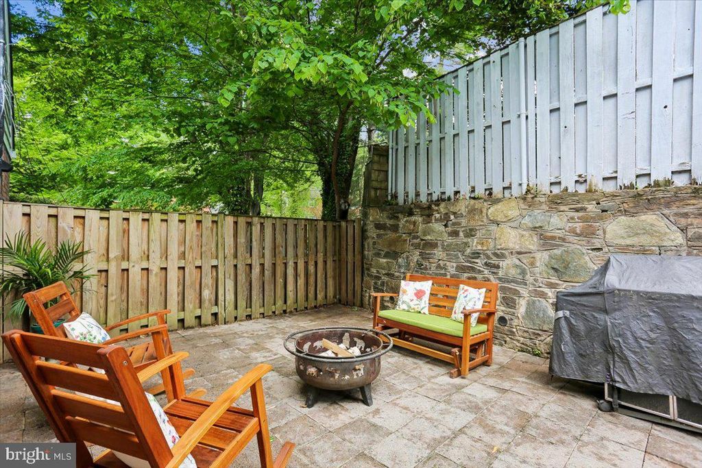 Image 76 of property listing at 11427 BEDFORDSHIRE AVE, Potomac, MD 20854