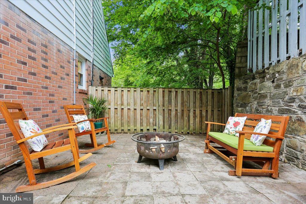 Image 77 of property listing at 11427 BEDFORDSHIRE AVE, Potomac, MD 20854