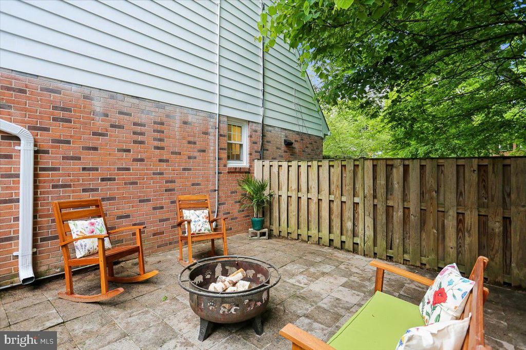 Image 78 of property listing at 11427 BEDFORDSHIRE AVE, Potomac, MD 20854