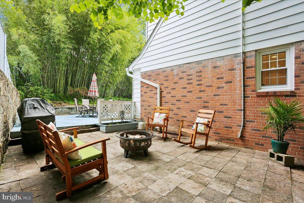 Image 79 of property listing at 11427 BEDFORDSHIRE AVE, Potomac, MD 20854