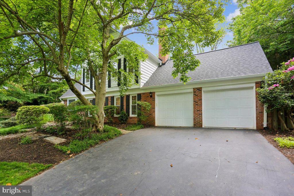 Image 82 of property listing at 11427 BEDFORDSHIRE AVE, Potomac, MD 20854