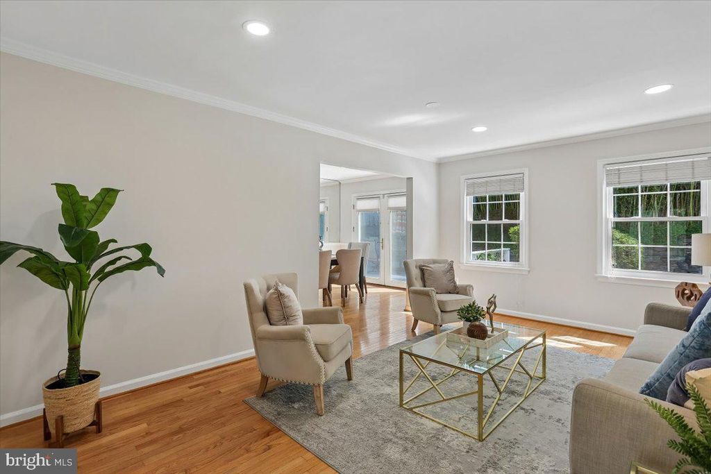 Image 9 of property listing at 11427 BEDFORDSHIRE AVE, Potomac, MD 20854