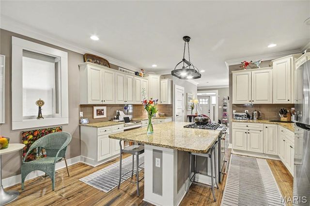 4137 Virginia Avenue, St Louis, MO 63118