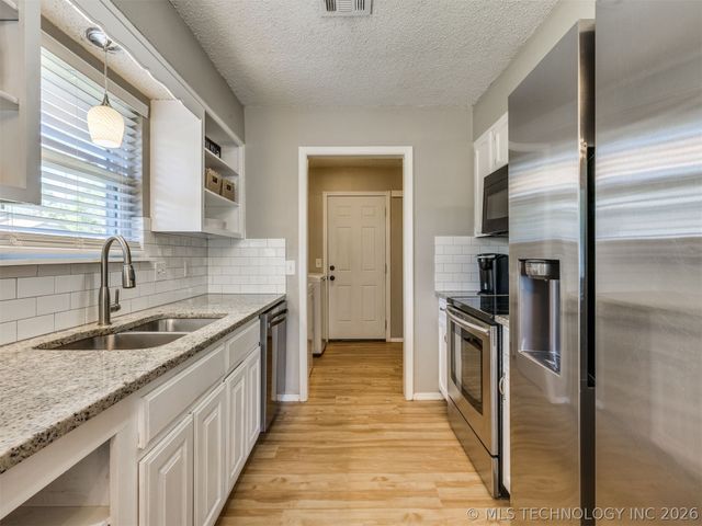 1105 W Durham Street, Broken Arrow, OK 74011