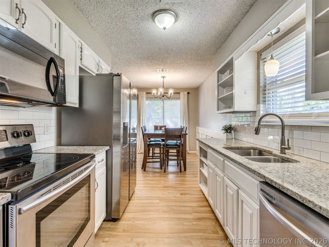 1105 W Durham Street, Broken Arrow, OK 74011