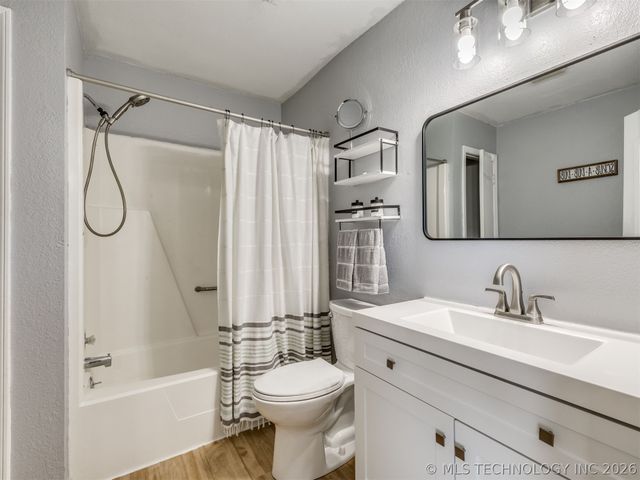 1105 W Durham Street, Broken Arrow, OK 74011