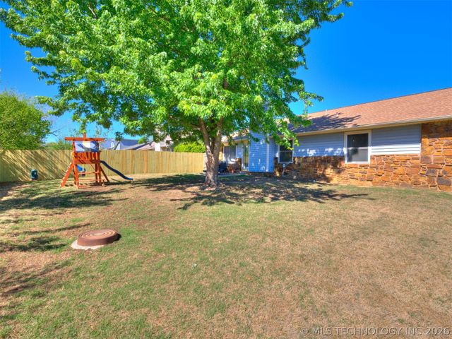 1105 W Durham Street, Broken Arrow, OK 74011