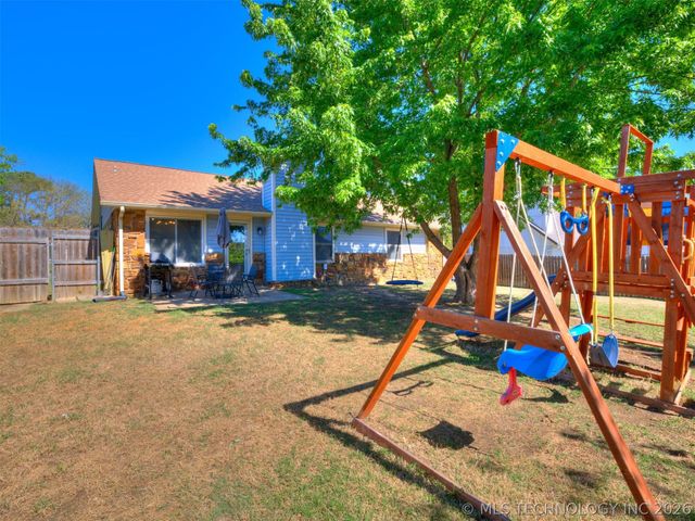 1105 W Durham Street, Broken Arrow, OK 74011