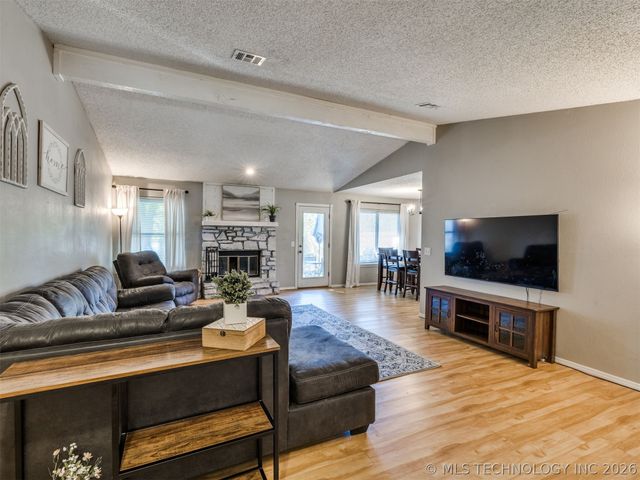 1105 W Durham Street, Broken Arrow, OK 74011