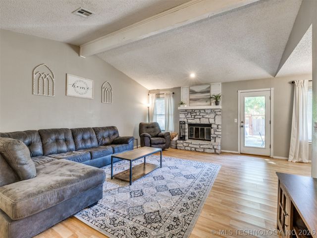 1105 W Durham Street, Broken Arrow, OK 74011