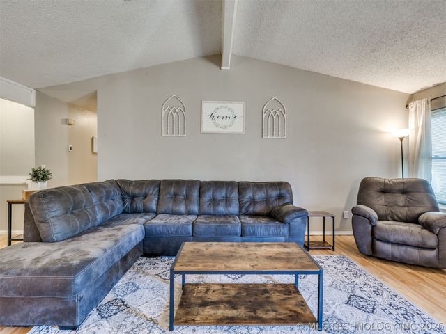 1105 W Durham Street, Broken Arrow, OK 74011