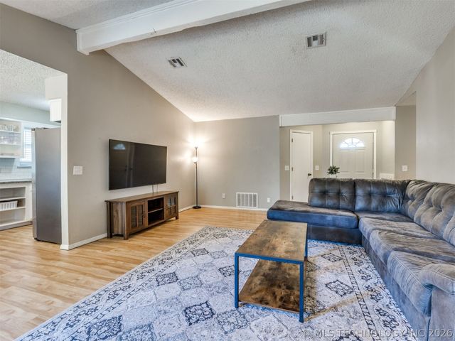 1105 W Durham Street, Broken Arrow, OK 74011