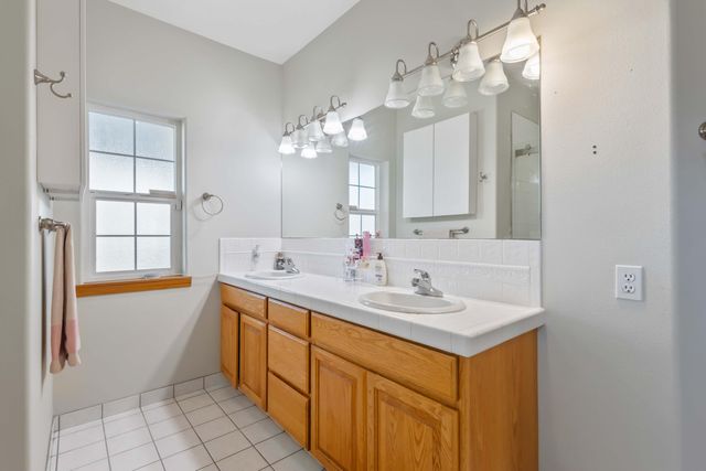 221 SW Meadow Lakes Drive, Prineville, OR 97754