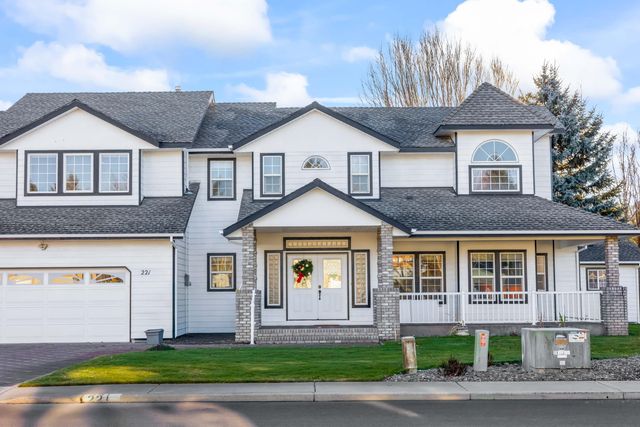 221 SW Meadow Lakes Drive, Prineville, OR 97754