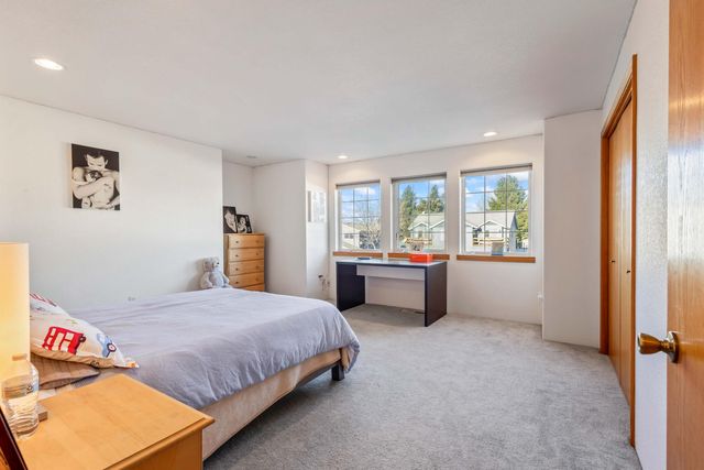 221 SW Meadow Lakes Drive, Prineville, OR 97754