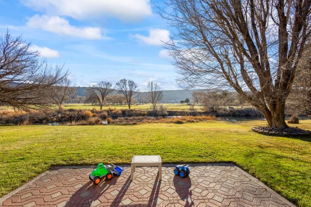 221 SW Meadow Lakes Drive, Prineville, OR 97754