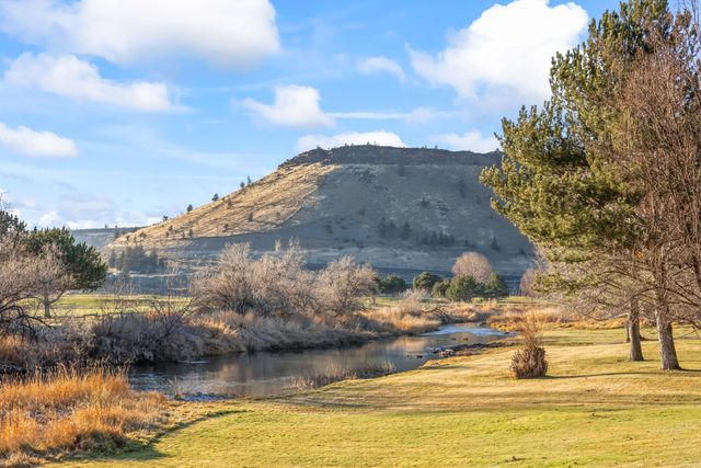 221 SW Meadow Lakes Drive, Prineville, OR 97754