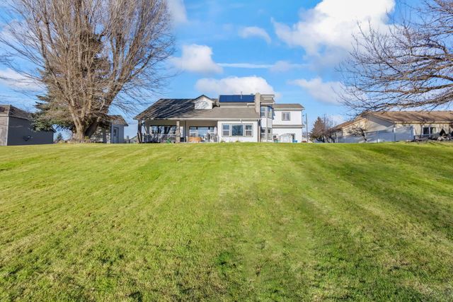 221 SW Meadow Lakes Drive, Prineville, OR 97754