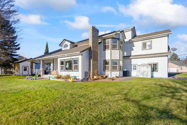 221 SW Meadow Lakes Drive, Prineville, OR 97754