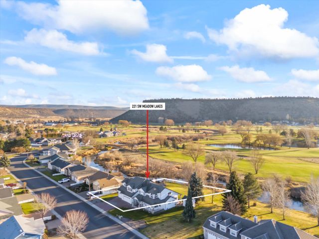 221 SW Meadow Lakes Drive, Prineville, OR 97754