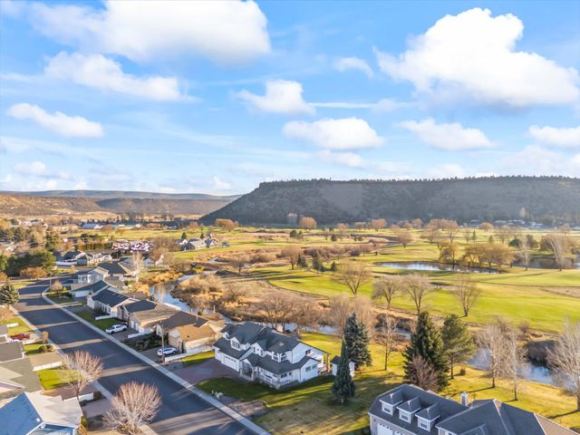 221 SW Meadow Lakes Drive, Prineville, OR 97754