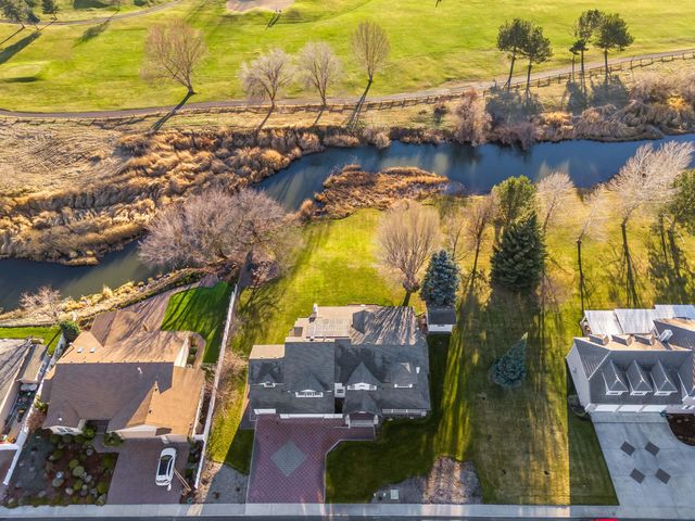 221 SW Meadow Lakes Drive, Prineville, OR 97754