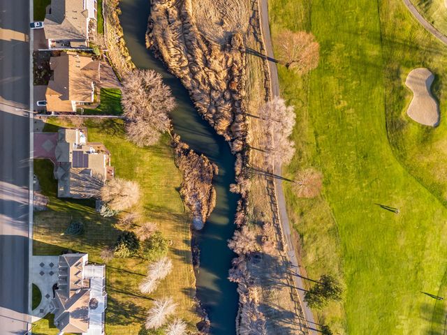 221 SW Meadow Lakes Drive, Prineville, OR 97754