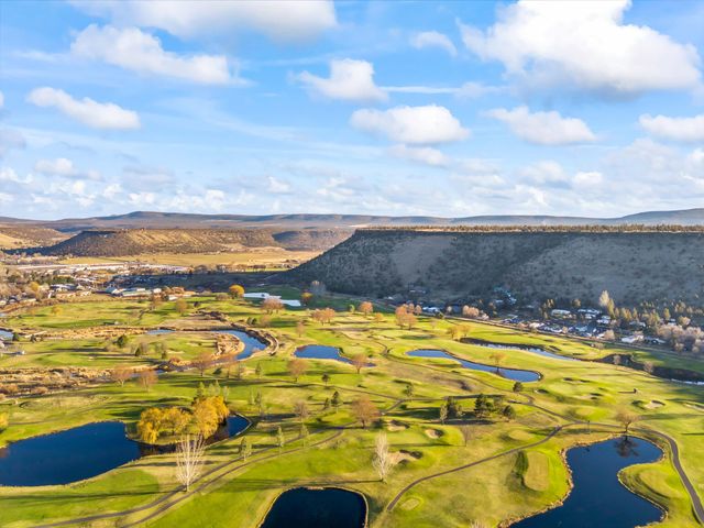 221 SW Meadow Lakes Drive, Prineville, OR 97754