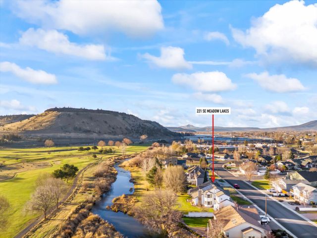 221 SW Meadow Lakes Drive, Prineville, OR 97754