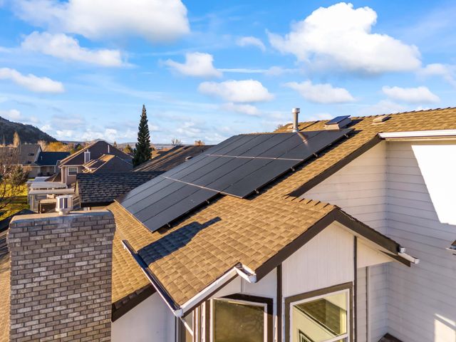 221 SW Meadow Lakes Drive, Prineville, OR 97754