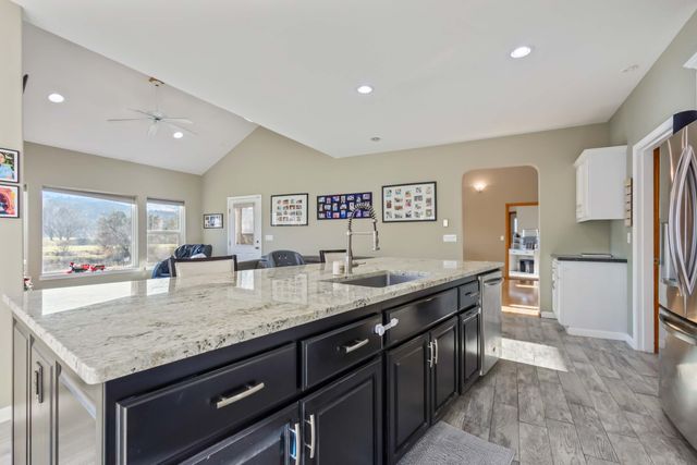 221 SW Meadow Lakes Drive, Prineville, OR 97754