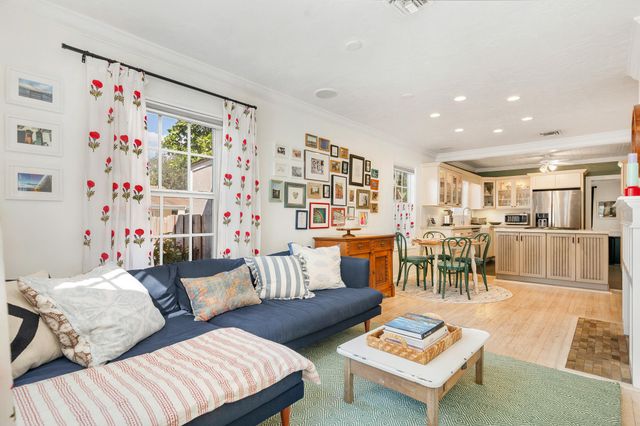 859 Sunset Road, West Palm Beach, FL 33401