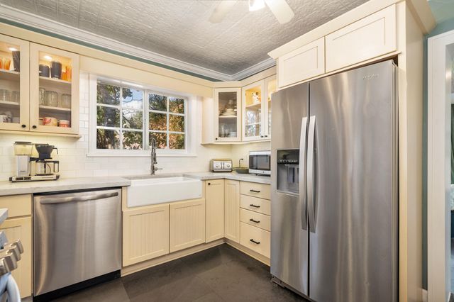 859 Sunset Road, West Palm Beach, FL 33401