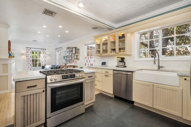 859 Sunset Road, West Palm Beach, FL 33401