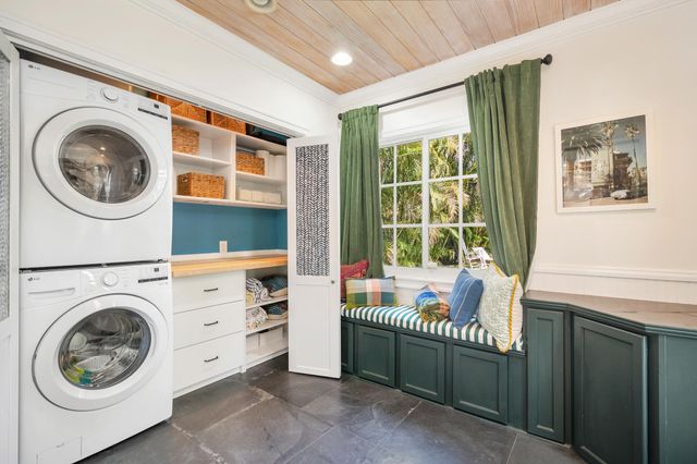 859 Sunset Road, West Palm Beach, FL 33401