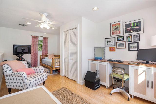 859 Sunset Road, West Palm Beach, FL 33401